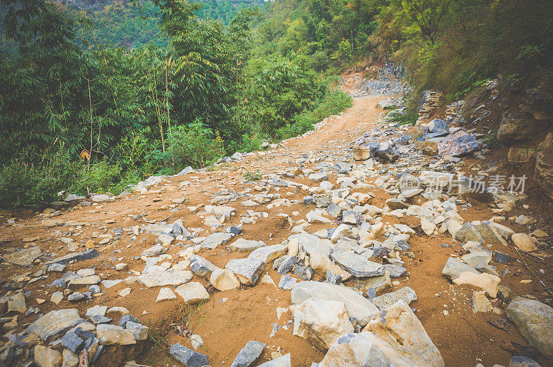 建筑山路