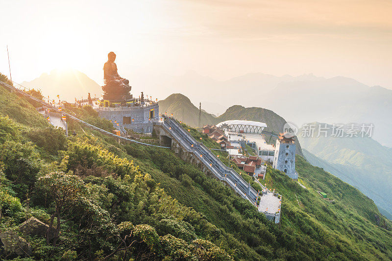 美丽的风景金山宝唐图塔和中国神u来和观音在越南萨帕翻斯盘山