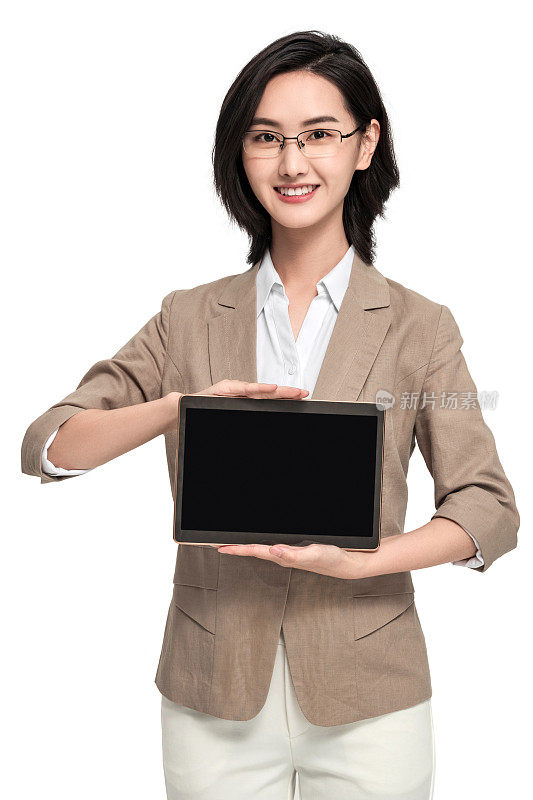 青年女教师拿着平板电脑