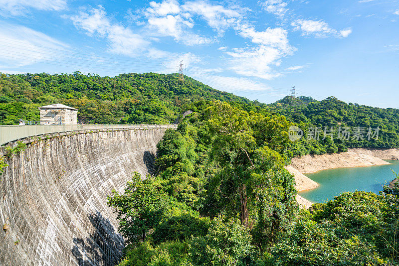 香港金山郊野公园内的水塘水坝