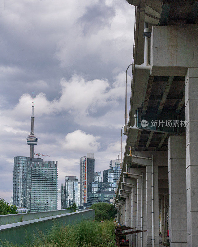 多伦多，安大略省-加德纳高速公路通往市中心