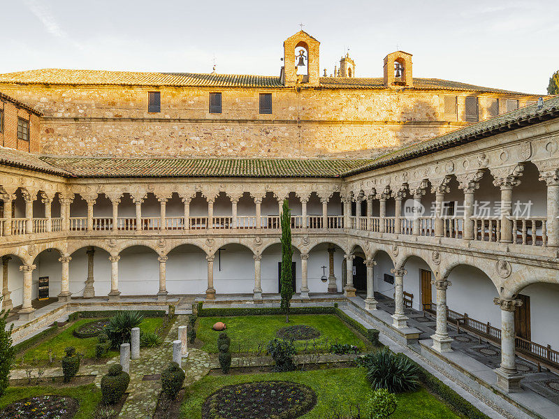拉斯修道院Dueñas是位于萨拉曼卡市的多米尼加修道院