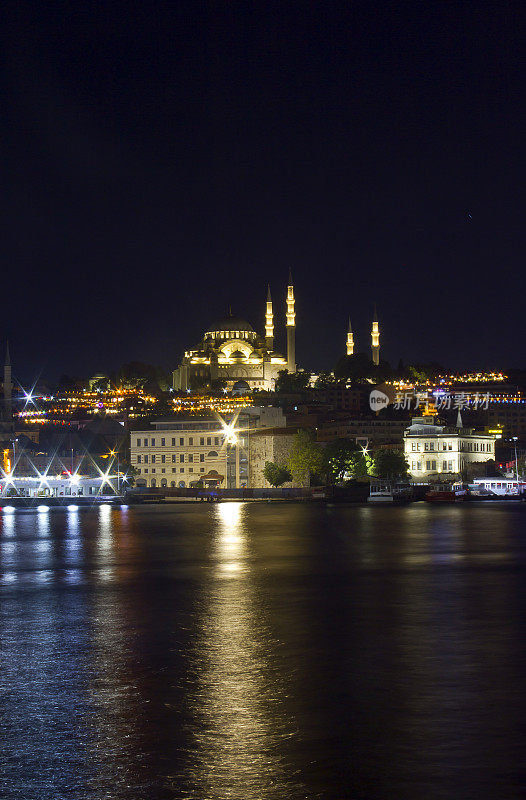 从加拉塔俯瞰伊斯坦布尔的夜景