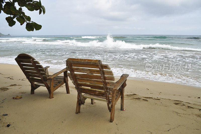 热带海滩的前排座位