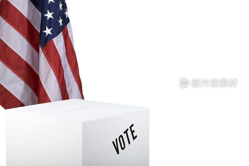 白色的投票箱和美国国旗