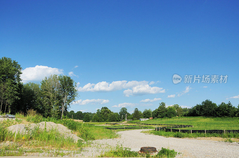 正在建设的空地和细分道路