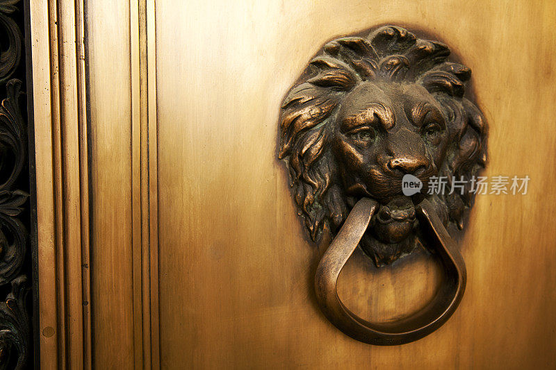 狮子头黄铜门环水平与门框