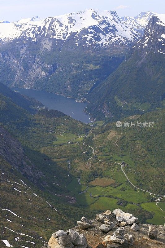 挪威达尔斯尼巴山的盖兰格峡湾和山脉