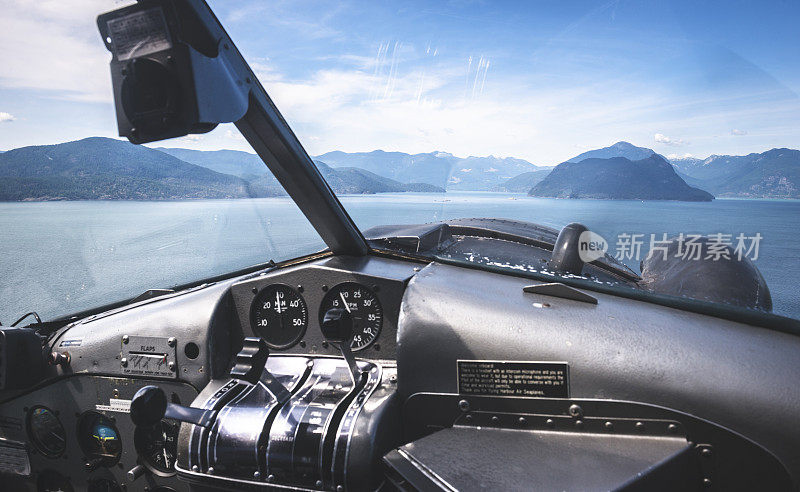 水上飞机飞过温哥华的风景