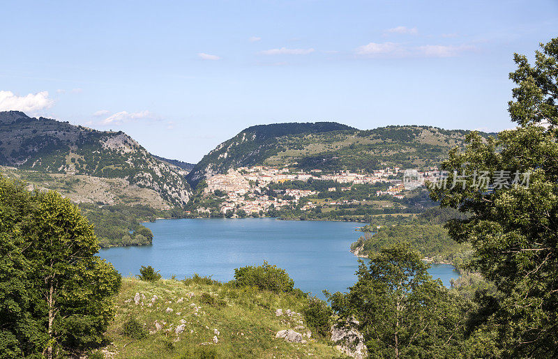 意大利阿布鲁齐拉奎拉省的巴雷亚湖