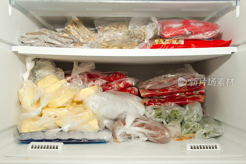 健康食品放在冰箱里，深冰柜里