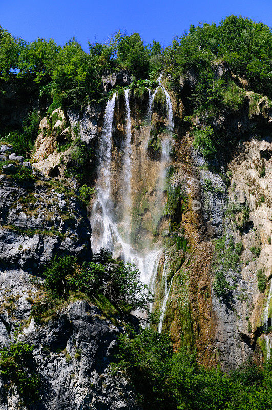 森林深处的瀑布。克罗地亚,特湖