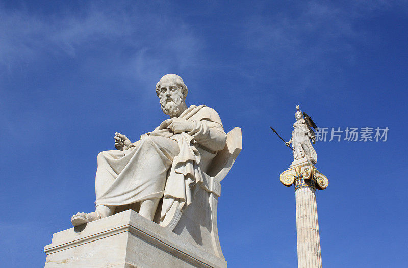 希腊雅典的哲学家柏拉图和女神雅典娜的雕像。