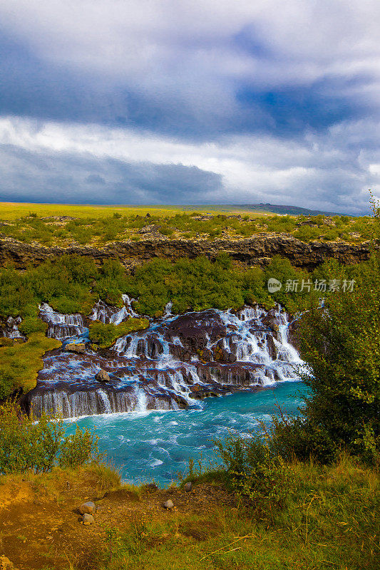 冰岛Hraunfossar瀑布