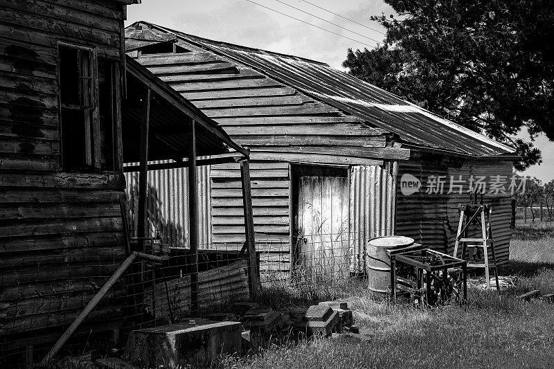 澳大利亚农村废弃的农场棚屋