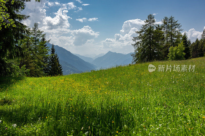 遥远的奥地利阿尔卑斯山的山峰