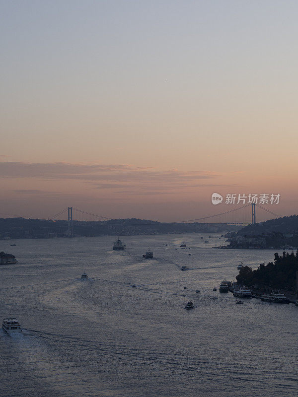 横跨博斯普鲁斯海峡