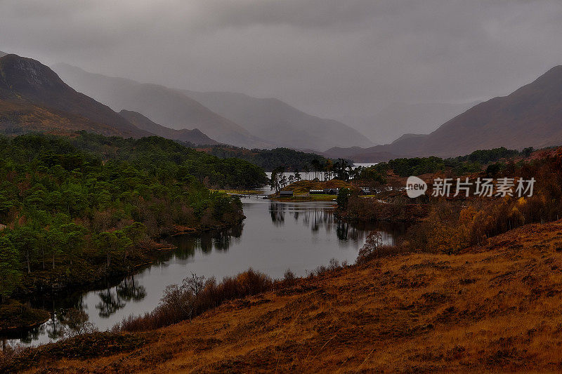 亚弗里克峡谷，雨，苏格兰高地