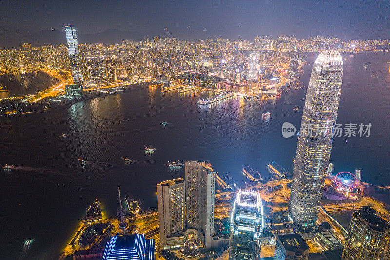 鸟瞰图的香港城市天际线和维多利亚港日落在中国