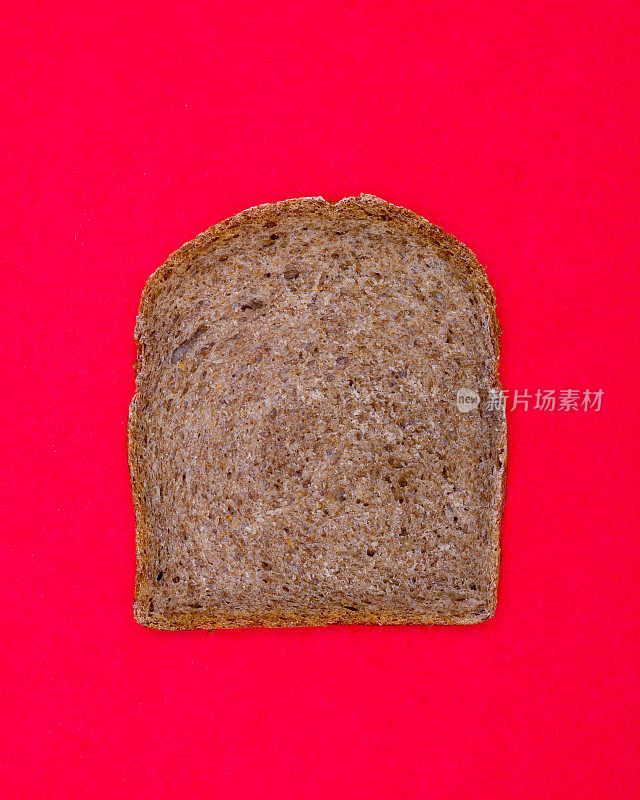 单层全麦面包波普艺术风格，以亮红色背景为中心