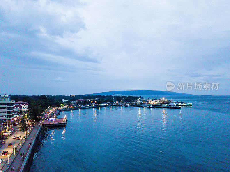 海路夜景鸟瞰图