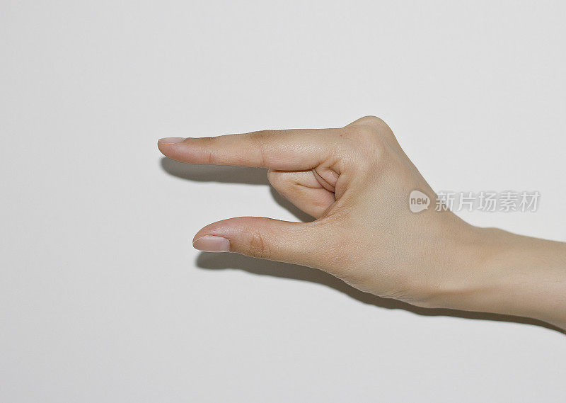 手显示大小手势孤立在白色