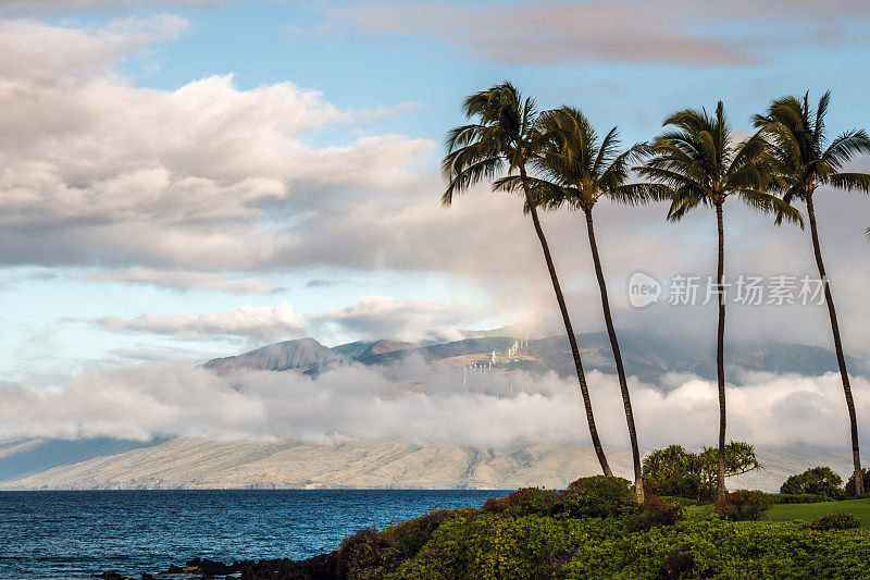 日出和彩虹在波罗海滩，在Wailea，毛伊岛，夏威夷