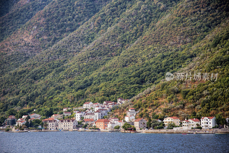 黑山的一个村庄，位于地中海沿岸