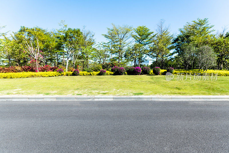 柏油路和路边风光