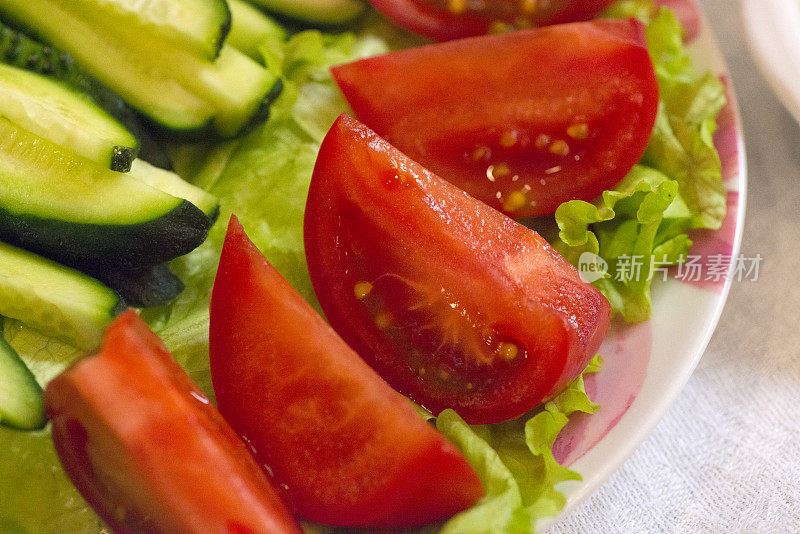 新鲜黄瓜番茄沙拉
