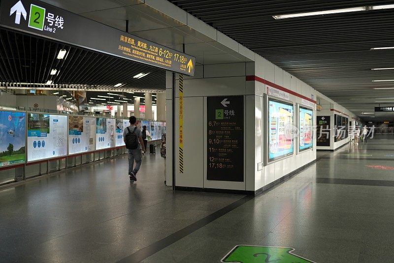 中国上海地铁人民广场站大厅