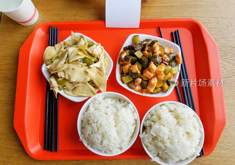 中餐:豆腐和鸡肉