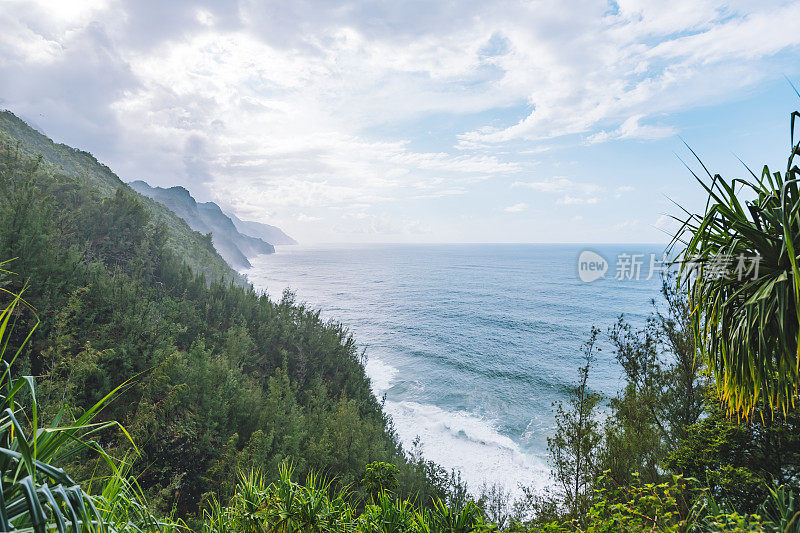 美国夏威夷考艾岛的纳帕里海岸国家公园海岸线