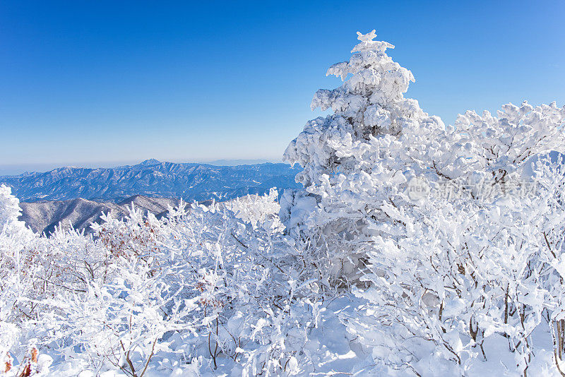 冬天的山峰