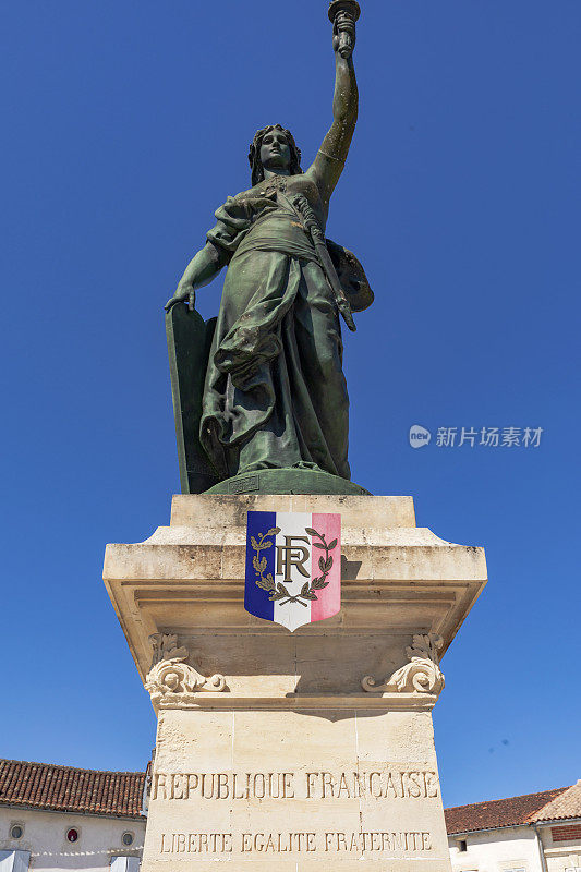 戎扎克的共和国雕像