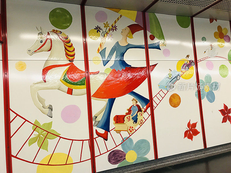 珐琅壁画“……在维也纳的普拉特斯特恩地铁站。