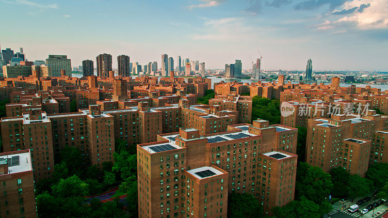 无人机拍摄的Stuytown，曼哈顿和长岛市的距离