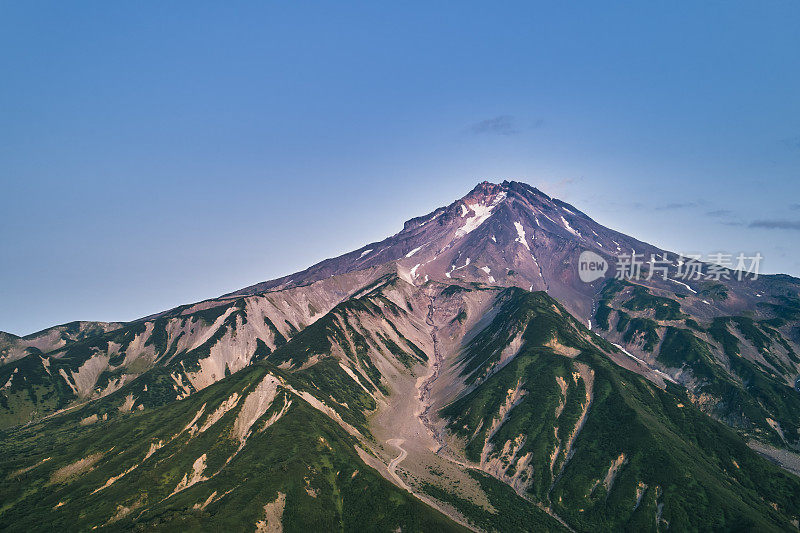 维柳奇克层火山(Vilyuchinsky)空中拍摄。