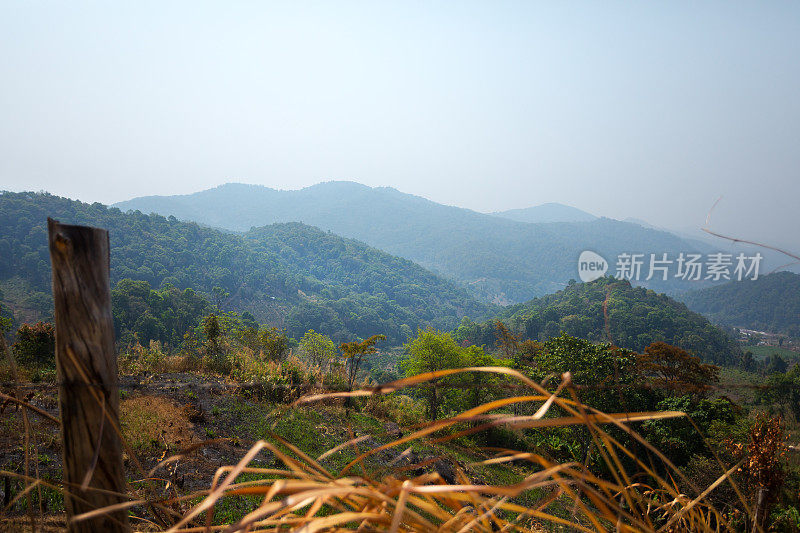 在Doi孟Angkhet周围的清迈省山脉全景