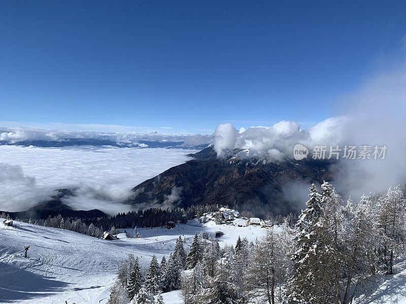 在阿尔卑斯山的云朵之上-白云石