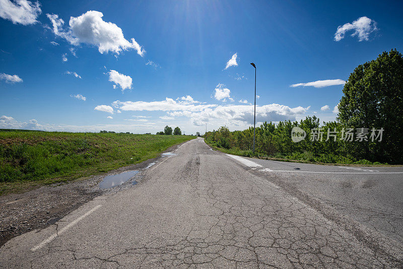 意大利乡村道路消失