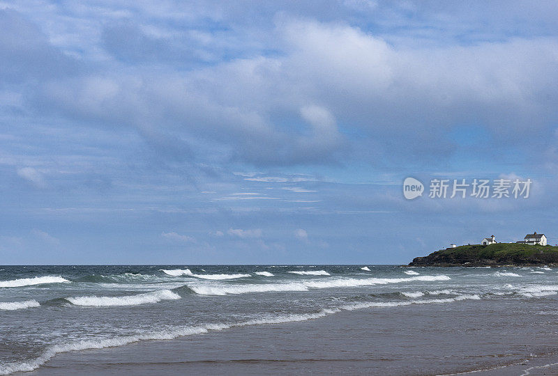 西顿水闸海滩上的海浪