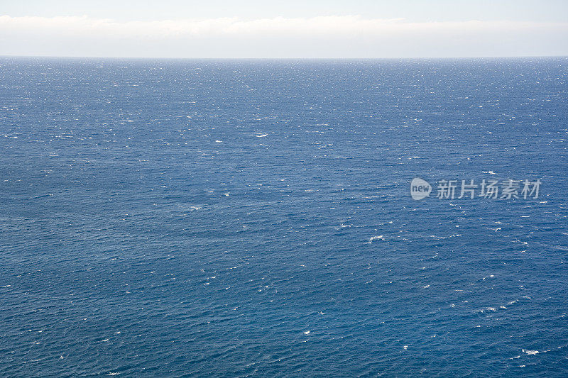 风和风暴吹过海洋