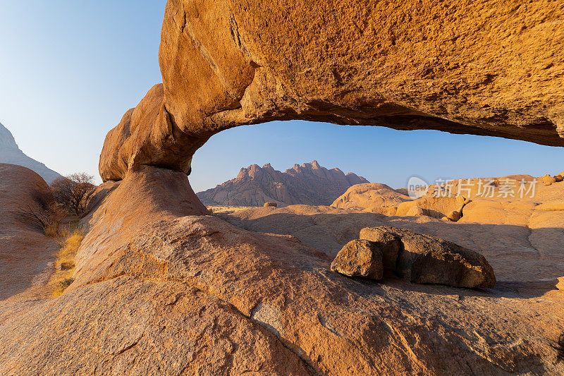 南非纳米比亚的红色沙漠沙漠之旅。日落时分的自然景观背景。著名的旅游景点。沙子的图案纹理。大峡谷