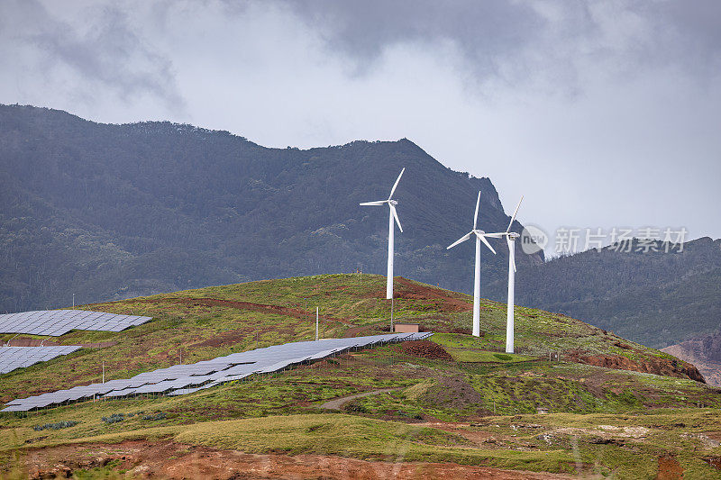 雄伟的风力发电场利用绿色能源在马德拉，葡萄牙