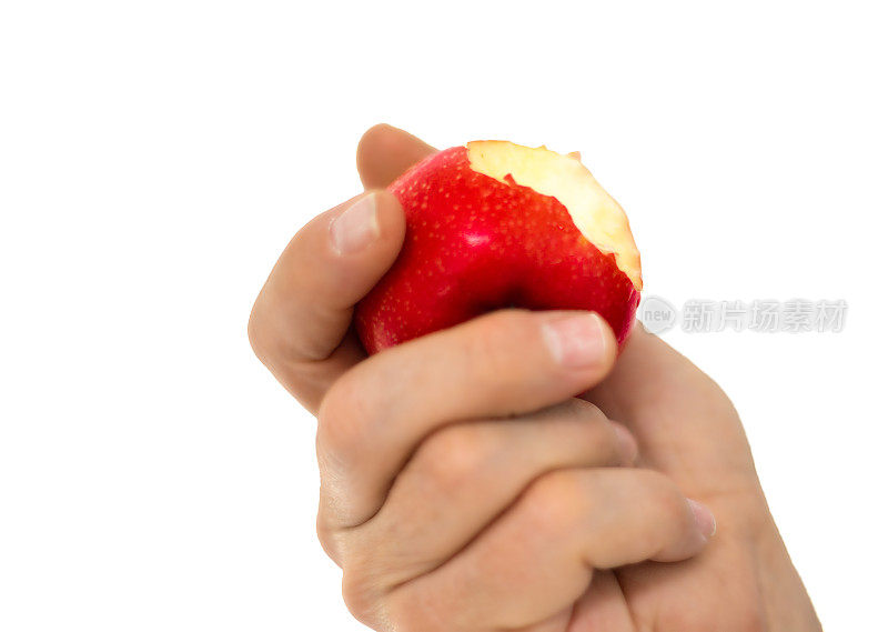 一个男人手里拿着一个咬不掉的苹果