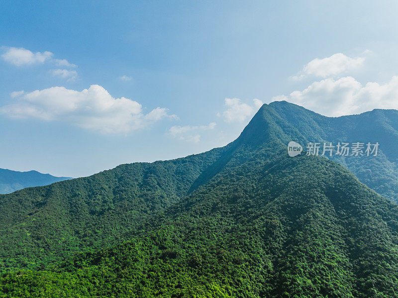 山的自然景观马鞍山峰顶