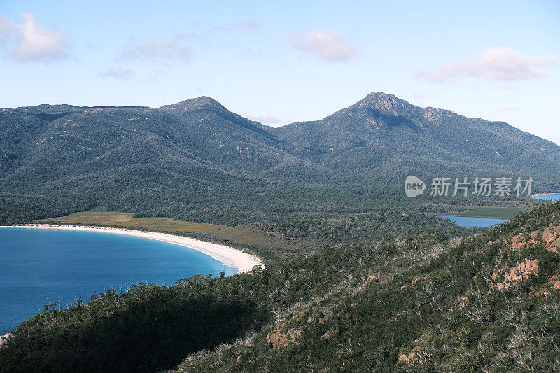 塔斯马尼亚Freycinet国家公园的葡萄杯湾