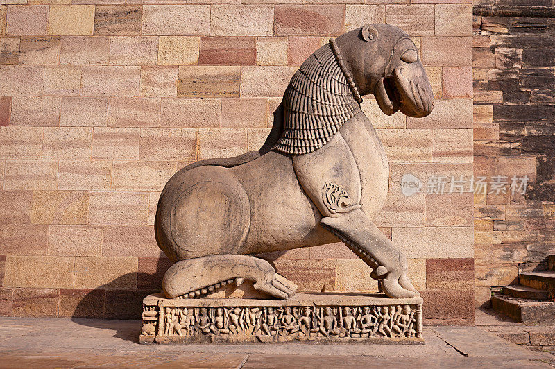 雕刻的沙杜尔神像，位于古贾里玛哈入口，古贾里玛哈是古老的宫殿，现在被改造成国家考古博物馆，瓜廖尔，中央邦，印度