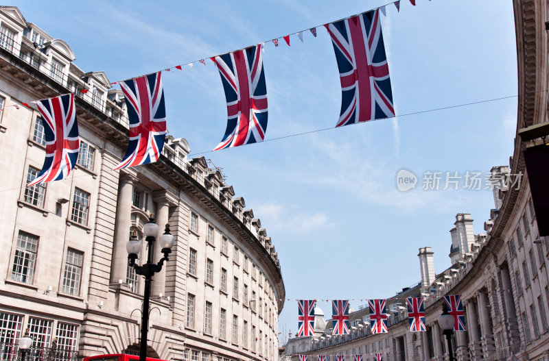 伦敦建筑:英国国旗为女王的钻石周年庆典